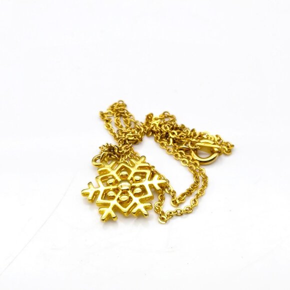Vintage Snowflake Pendant Necklace on Gold Tone Chain, Gold Tone Choker with Spa - Picture 4 of 6